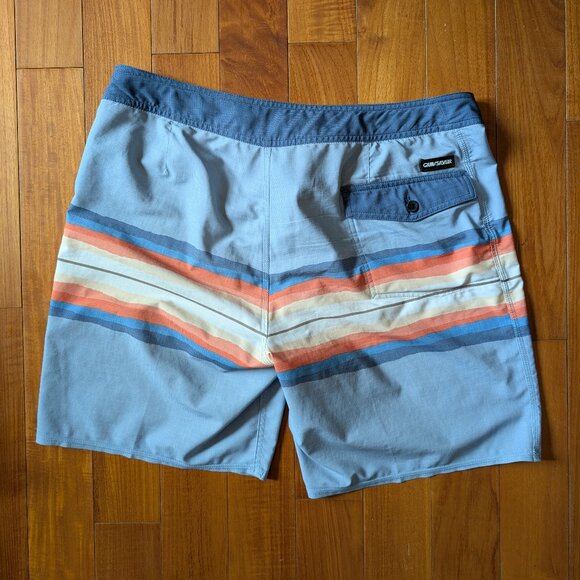 USED QuikSilver Highline Boardshorts men's size 34" - Picture 4 of 4